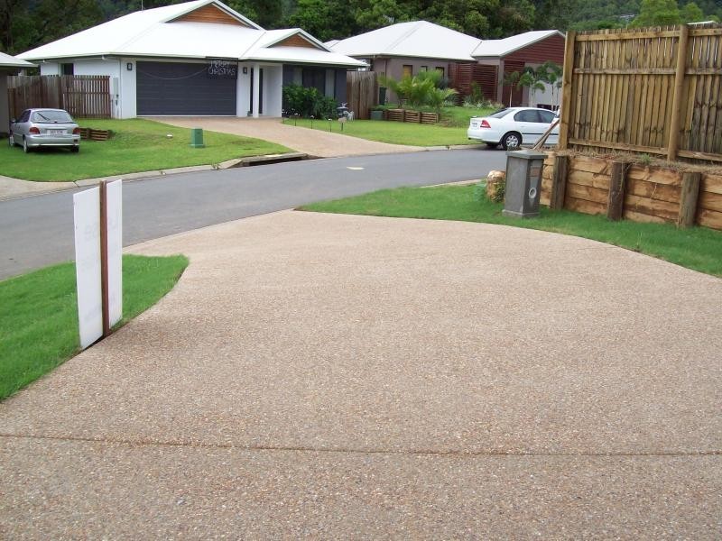 15 Starr Cl, Bentley Park QLD 4869