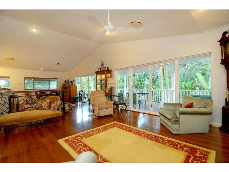 9 Cambanora Place, Mooroobool QLD 4870