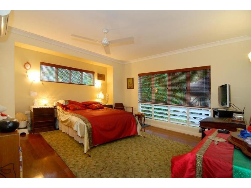 9 Cambanora Place, Mooroobool QLD 4870