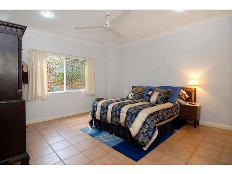 9 Cambanora Place, Mooroobool QLD 4870