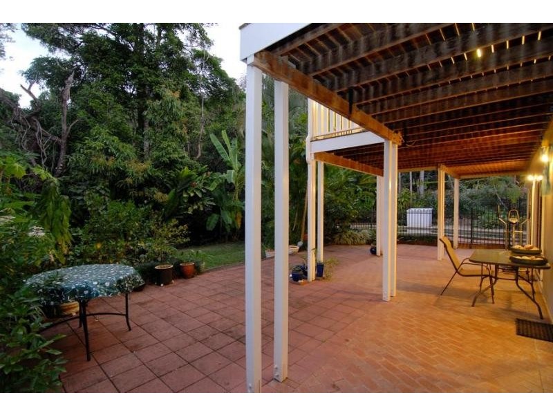 9 Cambanora Place, Mooroobool QLD 4870