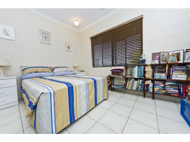 1/2 Briggs Close, Whitfield QLD 4870
