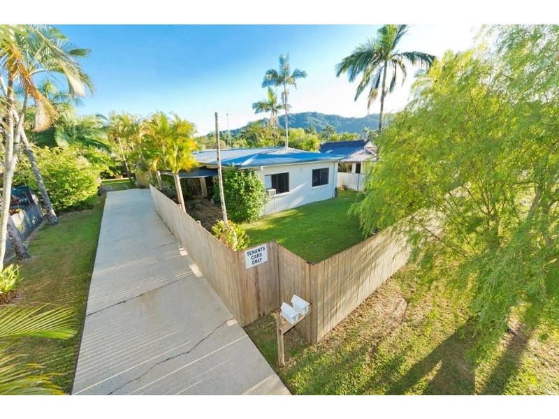 1/2 Briggs Close, Whitfield QLD 4870