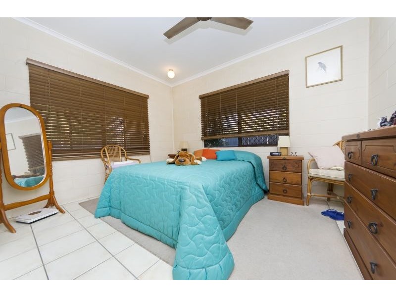 2/2 Briggs Close, Whitfield QLD 4870