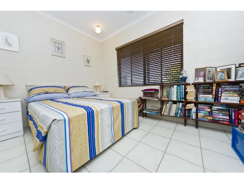 2/2 Briggs Close, Whitfield QLD 4870