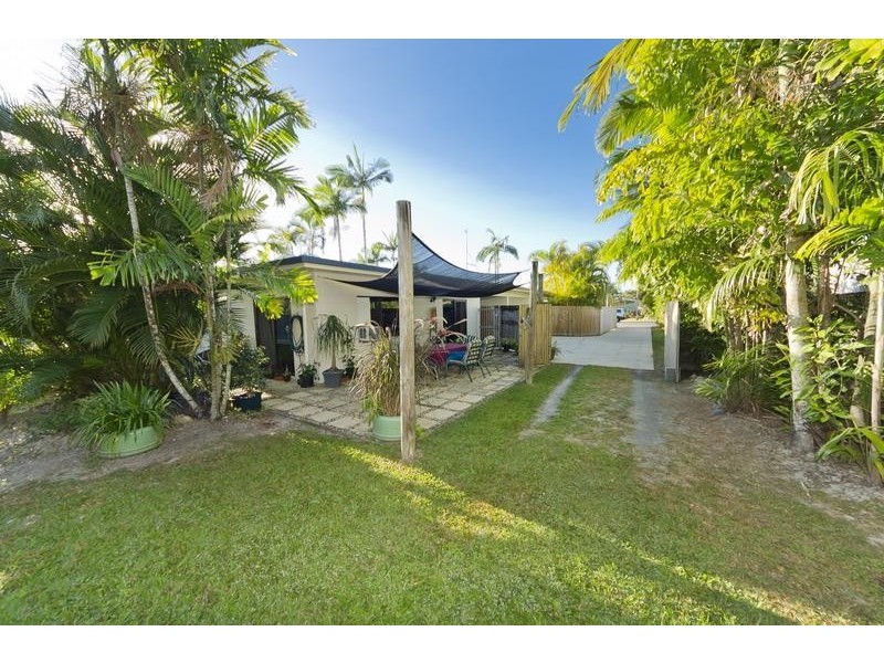 2/2 Briggs Close, Whitfield QLD 4870