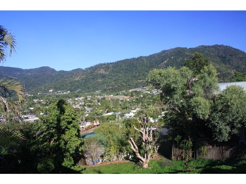 35 Koppen Terrace, Mooroobool QLD 4870