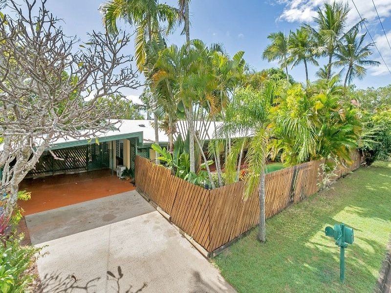 8 Tamarind Street, Holloways Beach QLD 4878