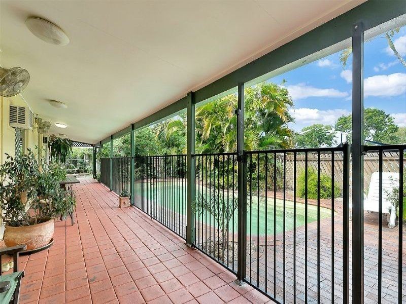 8 Tamarind Street, Holloways Beach QLD 4878