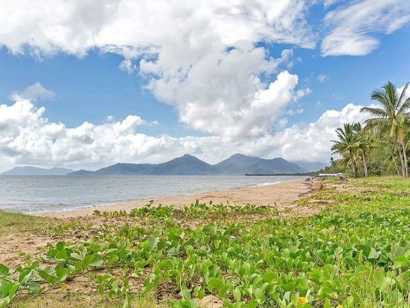 8 Tamarind Street, Holloways Beach QLD 4878