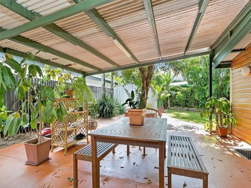 8 Tamarind Street, Holloways Beach QLD 4878