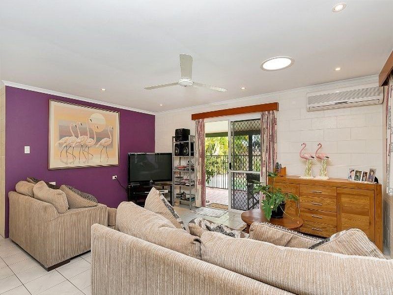 8 Tamarind Street, Holloways Beach QLD 4878