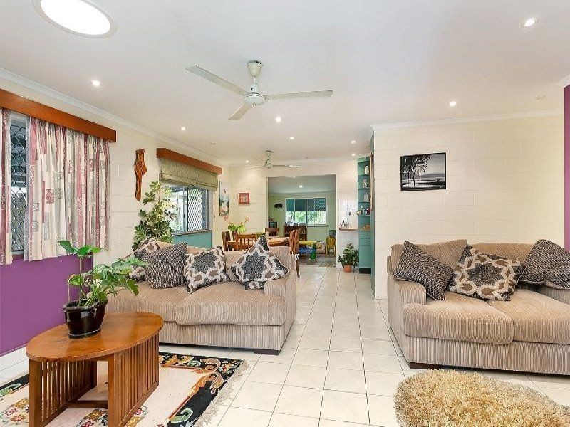 8 Tamarind Street, Holloways Beach QLD 4878