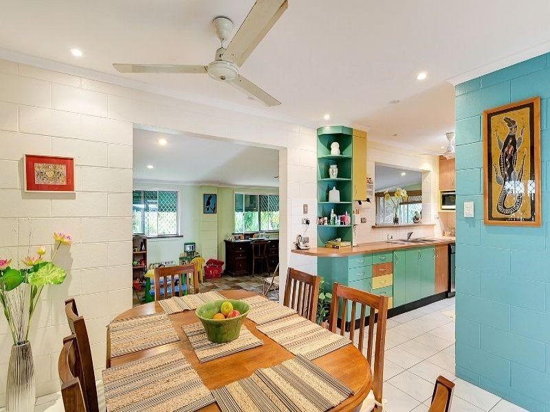 8 Tamarind Street, Holloways Beach QLD 4878