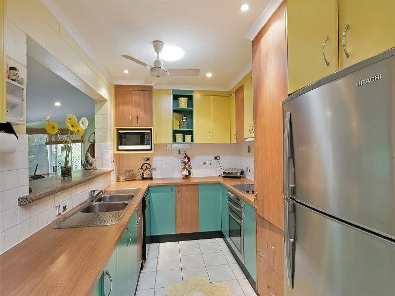 8 Tamarind Street, Holloways Beach QLD 4878