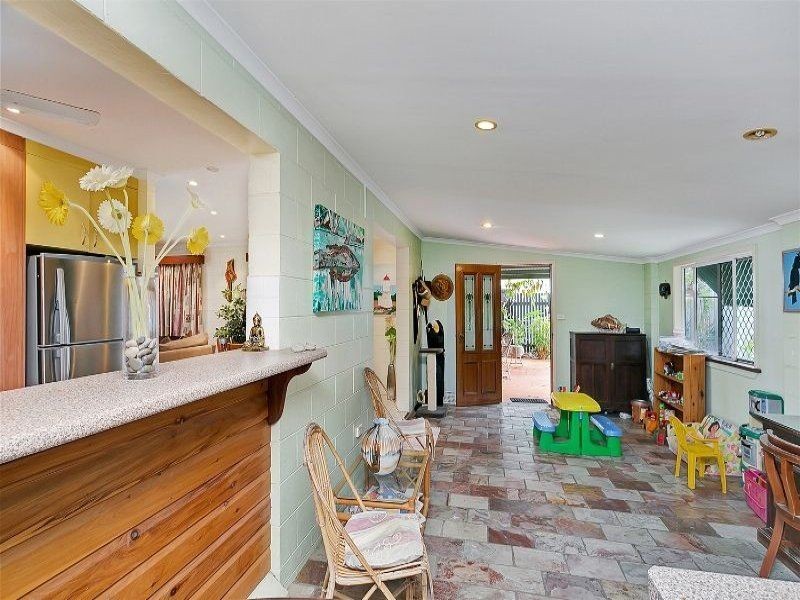 8 Tamarind Street, Holloways Beach QLD 4878