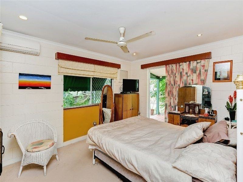 8 Tamarind Street, Holloways Beach QLD 4878