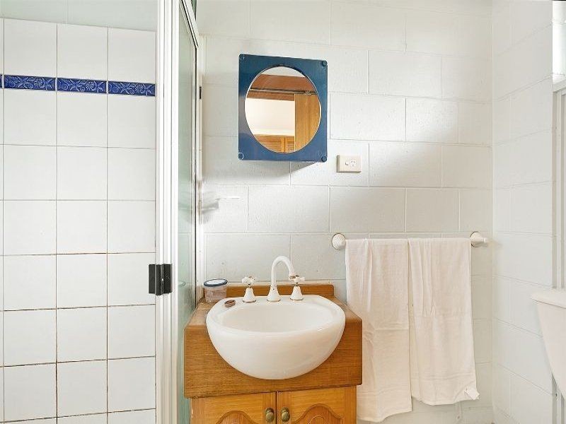 8 Tamarind Street, Holloways Beach QLD 4878