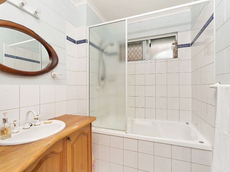 8 Tamarind Street, Holloways Beach QLD 4878