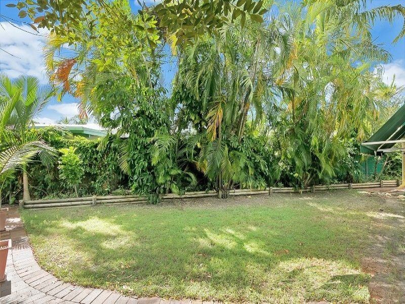 8 Tamarind Street, Holloways Beach QLD 4878