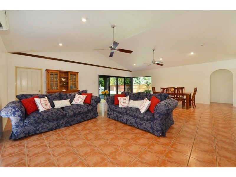 21 Bramble St, Clifton Beach QLD 4879