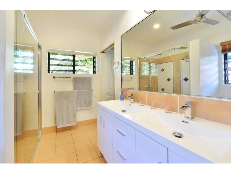 21 Bramble St, Clifton Beach QLD 4879