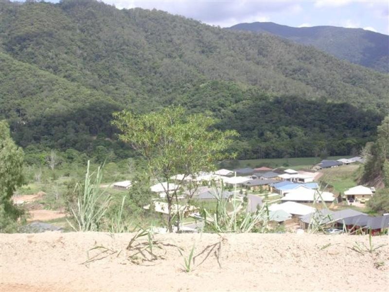 24 Willie Ming Street, Redlynch QLD 4870