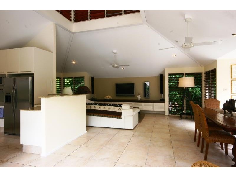 27/7 Tari Place, Trinity Beach QLD 4879