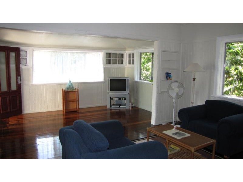 36 Jones Street, Westcourt QLD 4870