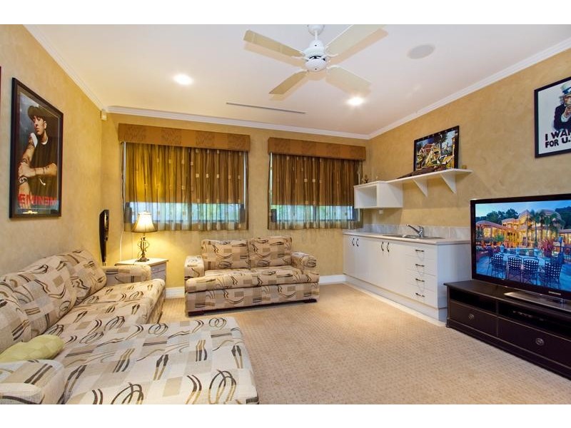 13 Knott Court, Whitfield QLD 4870