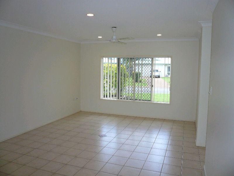 3 Colonial Close, Redlynch QLD 4870
