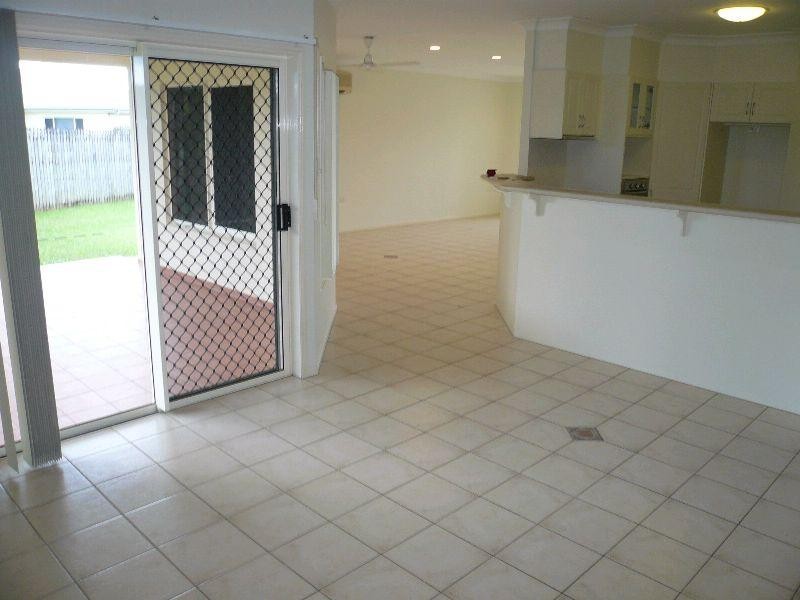 3 Colonial Close, Redlynch QLD 4870