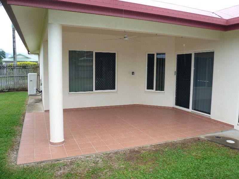 3 Colonial Close, Redlynch QLD 4870
