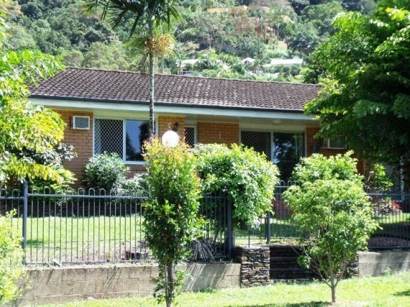 3 Gloucester St, Whitfield QLD 4870