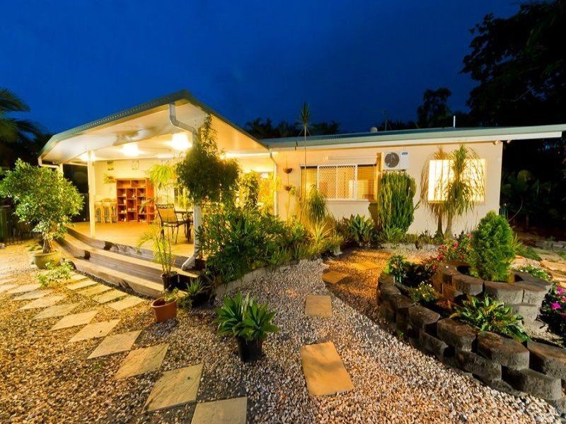 7 Cassandra Close, Mooroobool QLD 4870