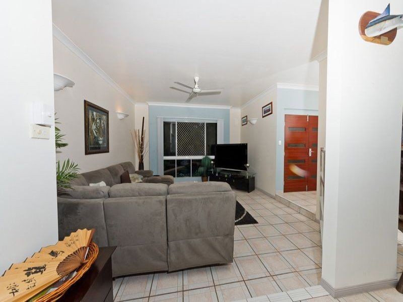 7 Cassandra Close, Mooroobool QLD 4870