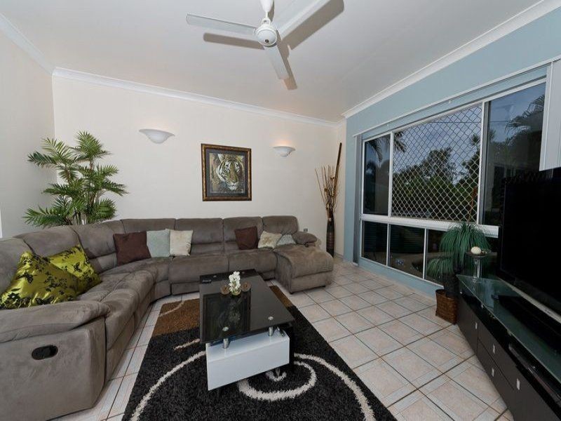 7 Cassandra Close, Mooroobool QLD 4870