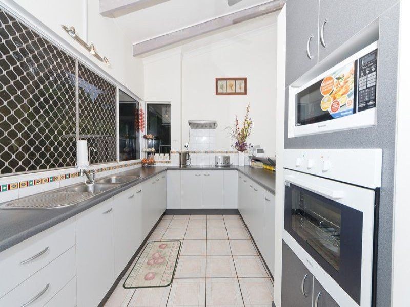 7 Cassandra Close, Mooroobool QLD 4870