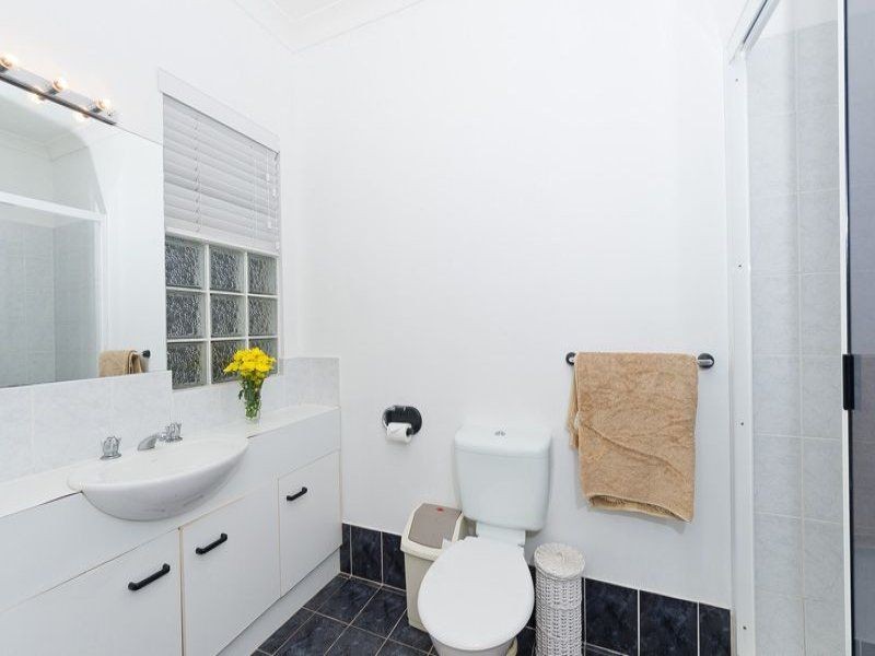 7 Cassandra Close, Mooroobool QLD 4870