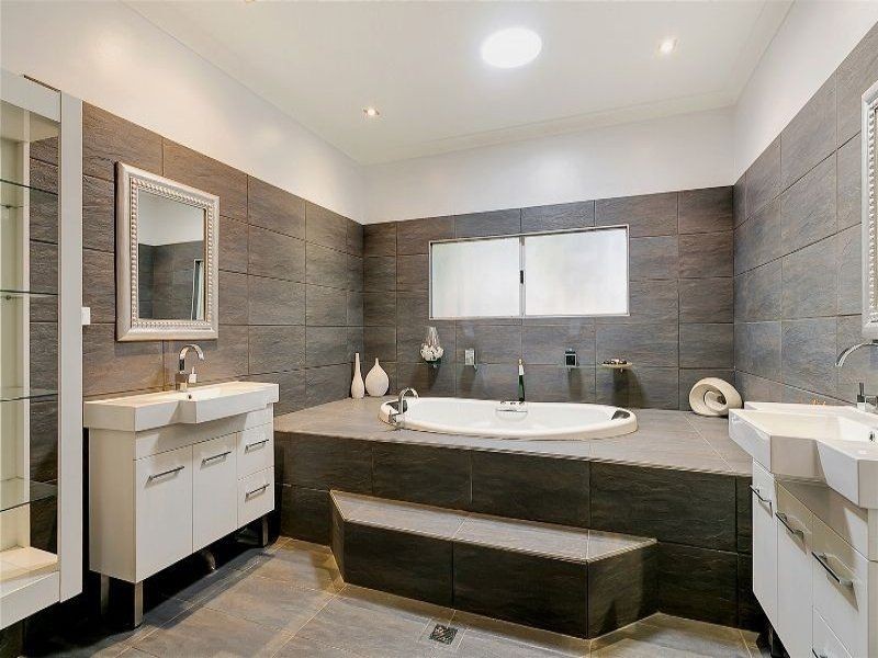 27 Southerden Drive, Mooroobool QLD 4870