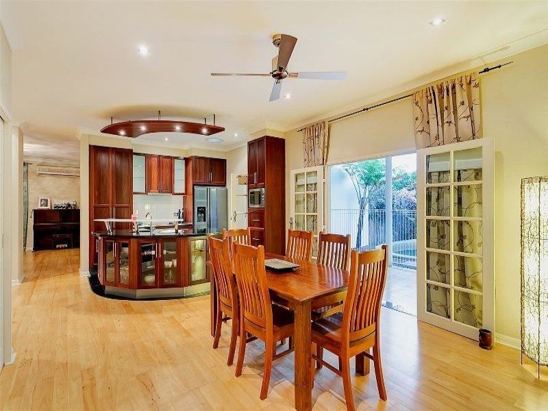 27 Southerden Drive, Mooroobool QLD 4870