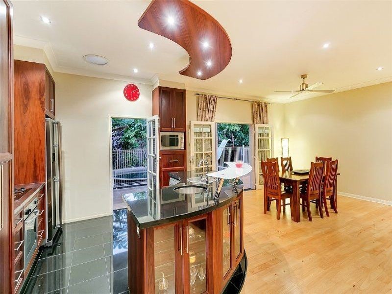 27 Southerden Drive, Mooroobool QLD 4870