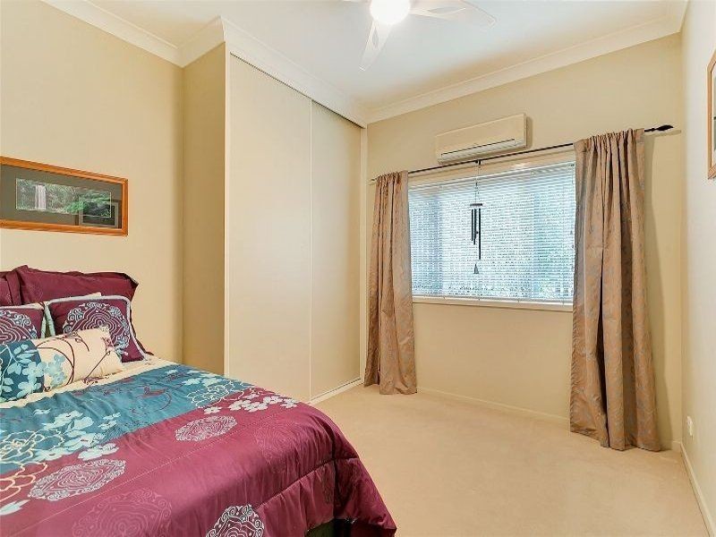 27 Southerden Drive, Mooroobool QLD 4870
