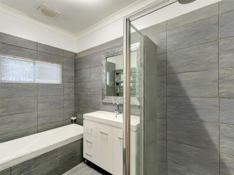 27 Southerden Drive, Mooroobool QLD 4870