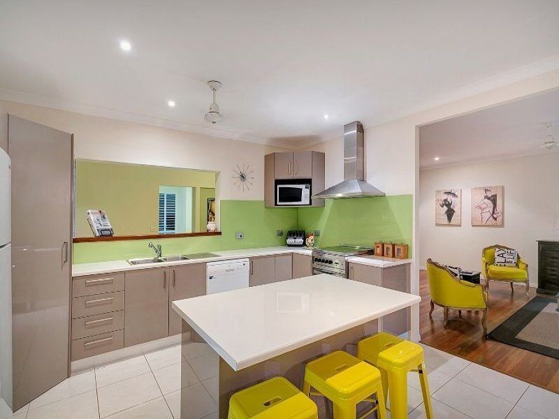 6 Watkins Close, Mooroobool QLD 4870