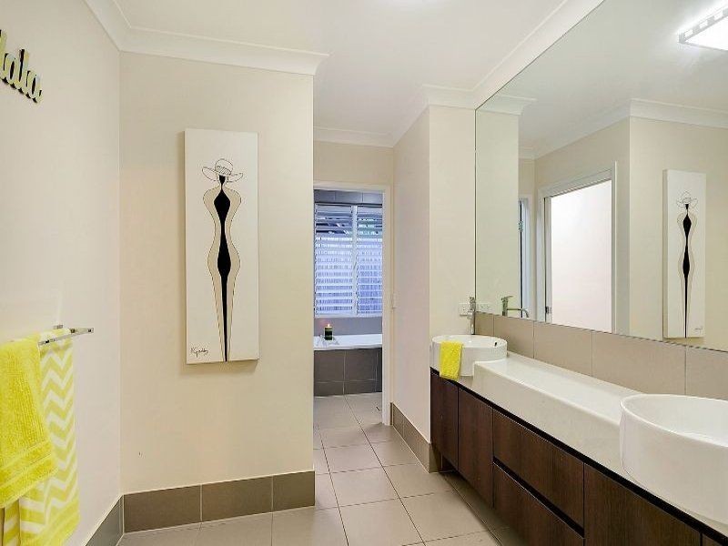 6 Watkins Close, Mooroobool QLD 4870