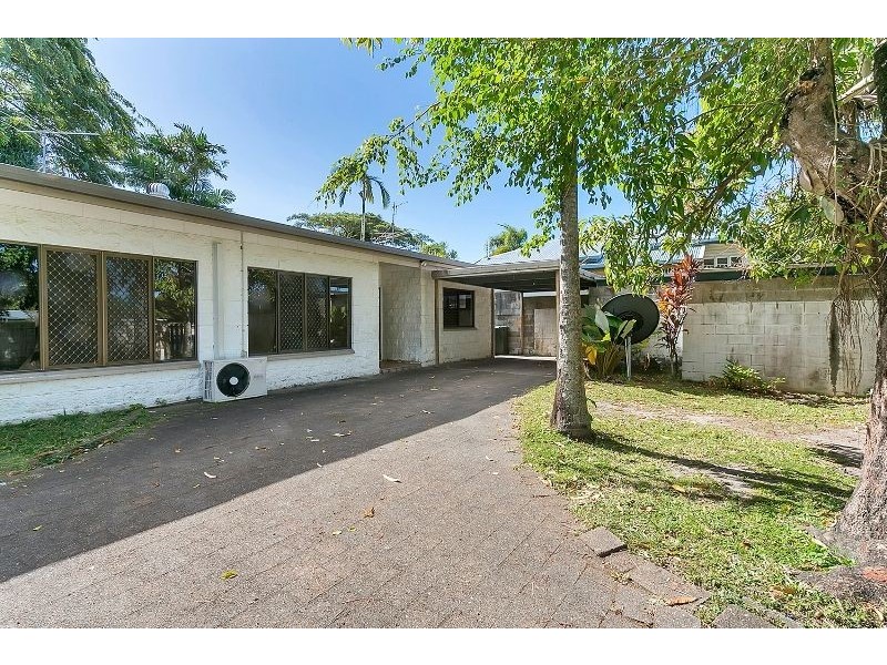 2/50 Koch Street, Mooroobool QLD 4870