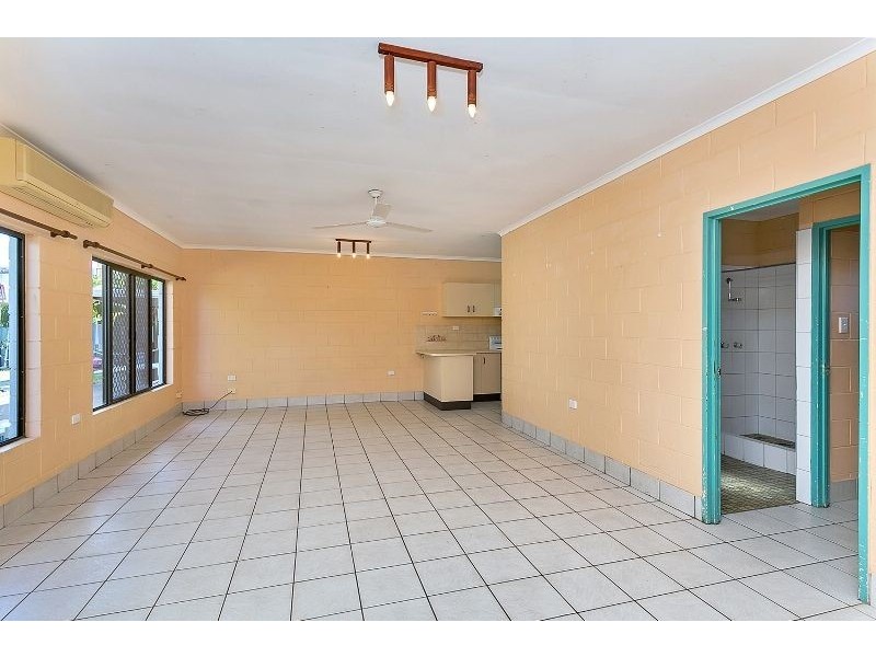 2/50 Koch Street, Mooroobool QLD 4870