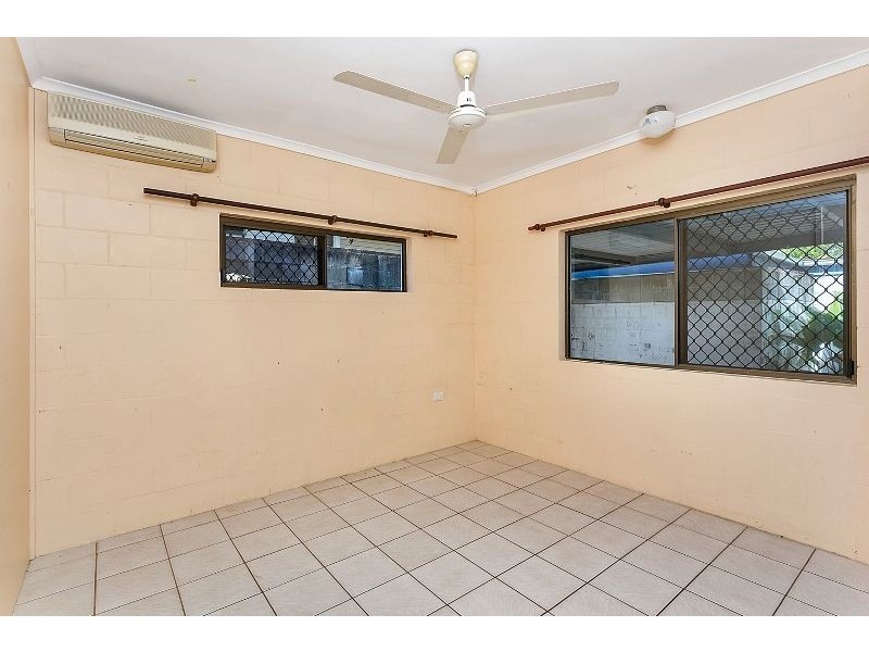 2/50 Koch Street, Mooroobool QLD 4870