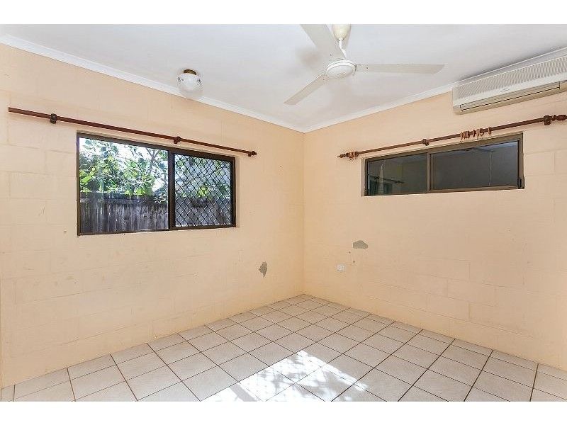 2/50 Koch Street, Mooroobool QLD 4870